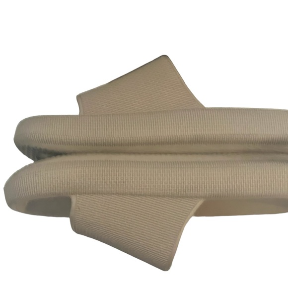 Cushionaire Feather Cloud Slide Sandals - Picture 9 of 11